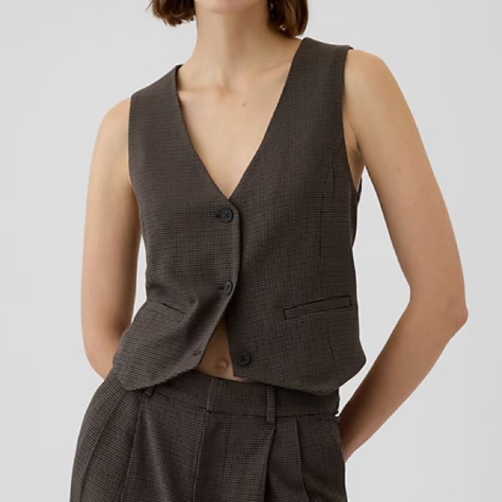 NWT Gap Cropped Vest in Brown and Black Plaid